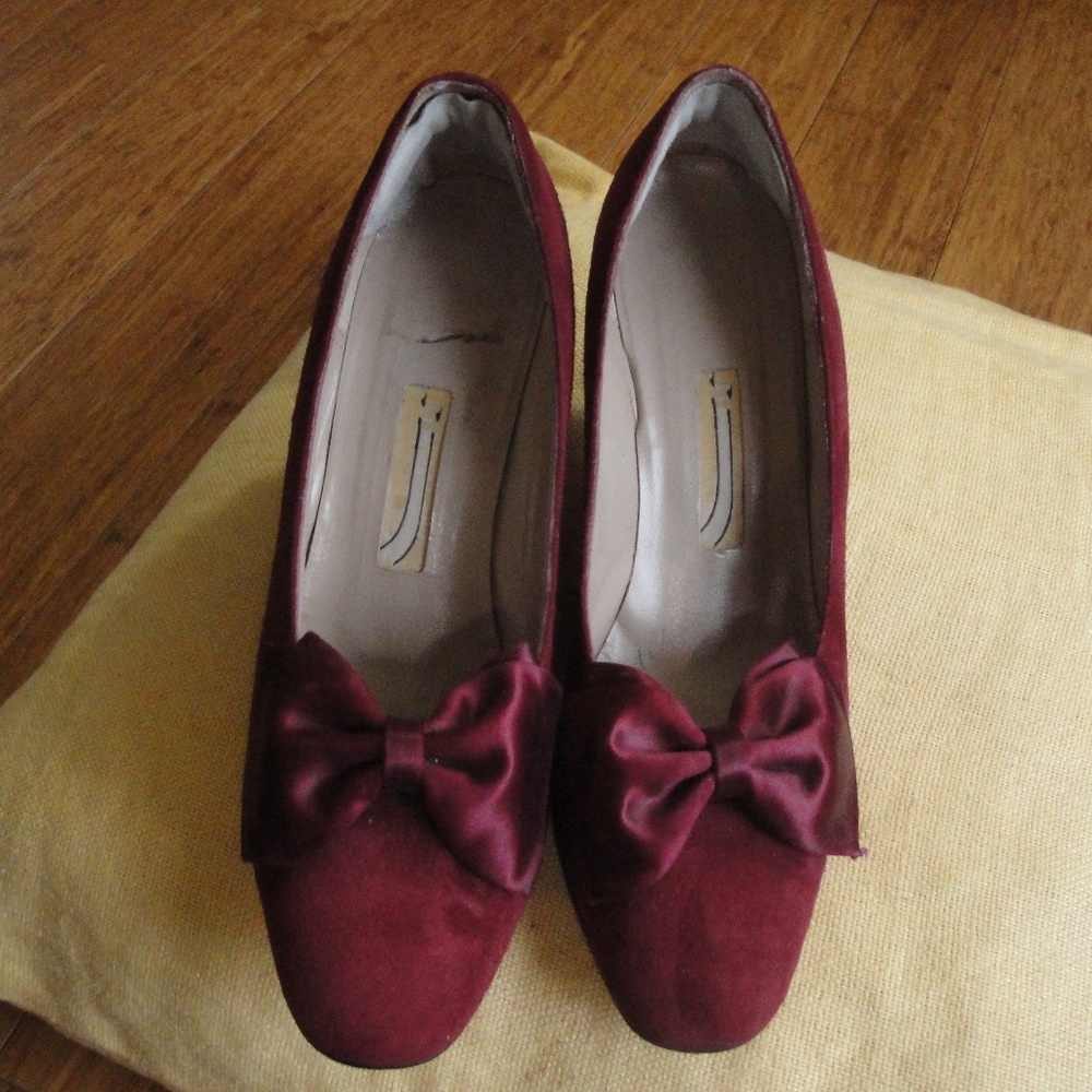 Vintage Suede Burgandy Bow shoes Size 7-7.5